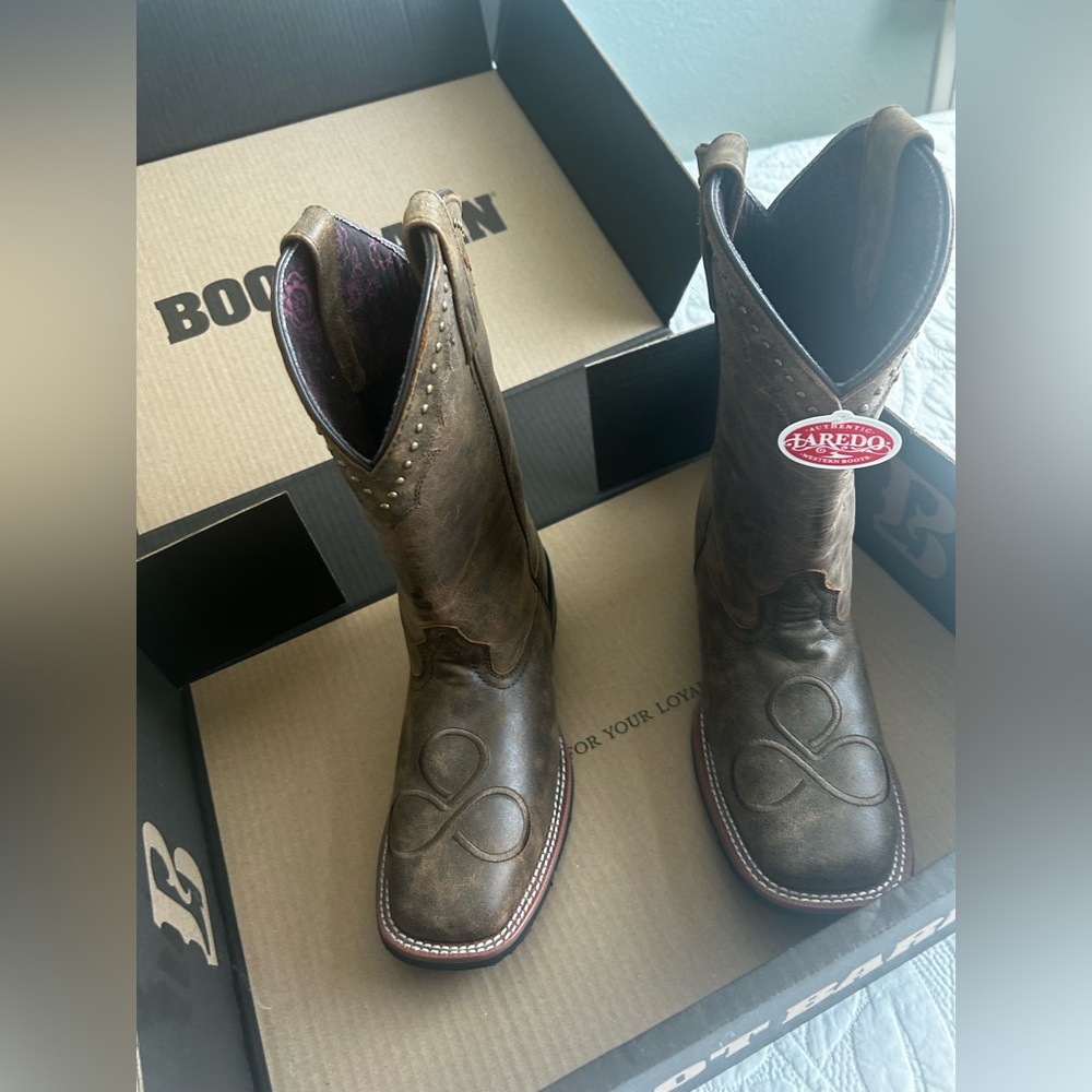 Brand New Laredo Women’s Brown Cowboy Boots